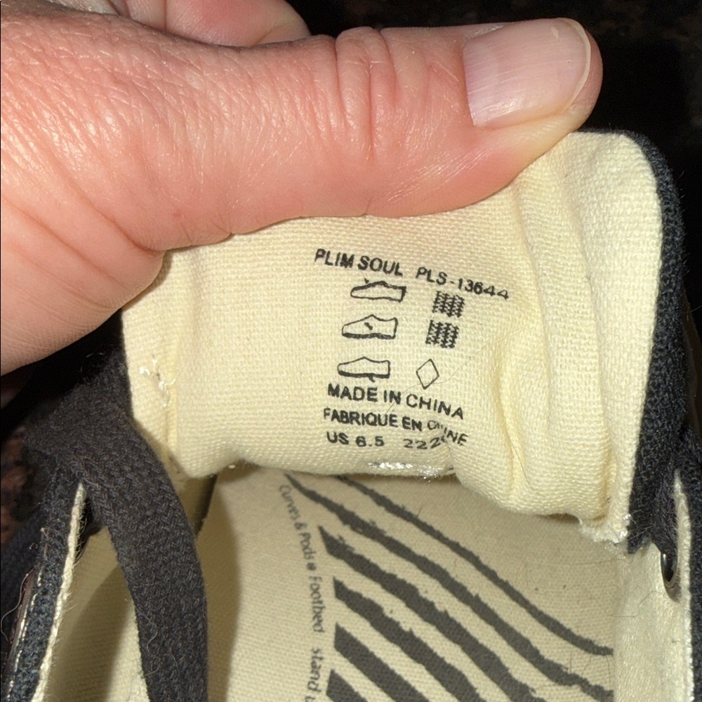 Taos Footwear Black Canvas Low-Top Sneakers with White Sole Size 6.5 - Picture 4 of 4